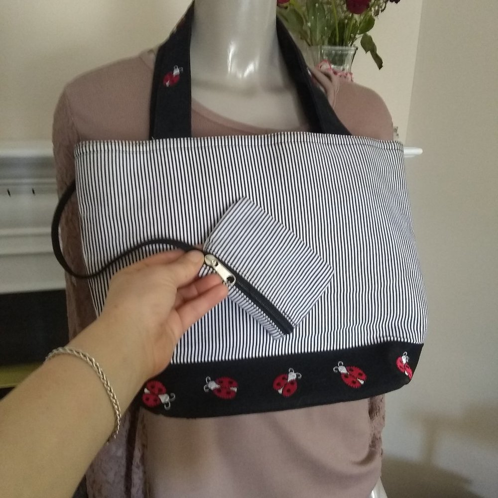 Braciano Beach type bag with attached coin / card